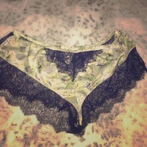 ➖Victoria‘s Secret Lace Shorts ➖